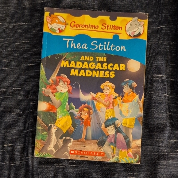 Set Of 2 Scholastic Geronimo Stilton Book Set - Thea Stilton - Picture 2 of 10